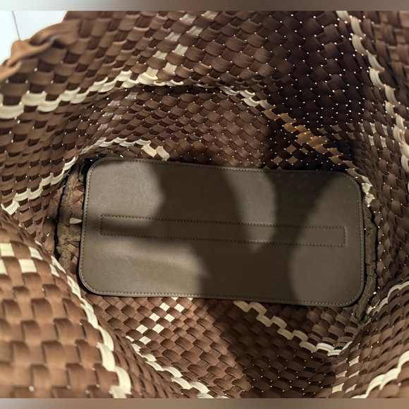 NEW‼️Brown/Cream Woven Bag with Pouch and Crossbody Strap Set - Picture 6 of 8